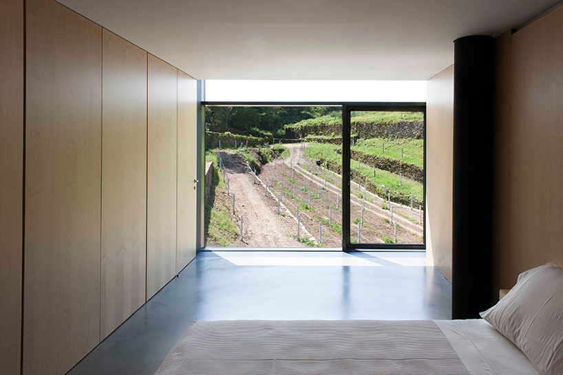 correia-ragazzi-arquitectos-agroturismo-em-melgaco-portugal-designboom-02