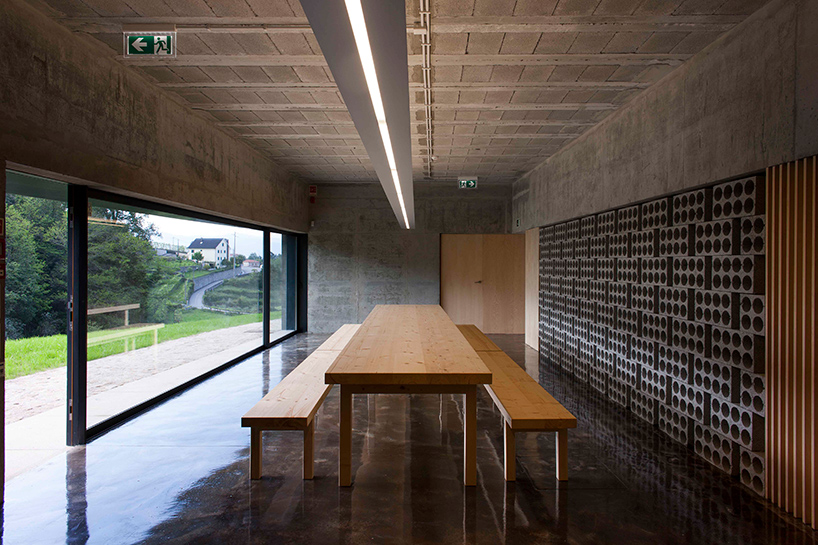 correia-ragazzi-arquitectos-agroturismo-em-melgaco-portugal-designboom-02
