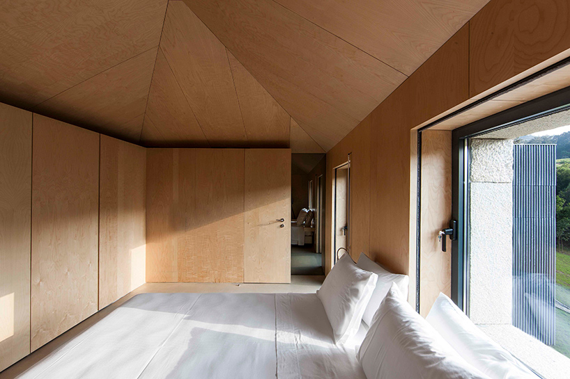 correia-ragazzi-arquitectos-agroturismo-em-melgaco-portugal-designboom-02