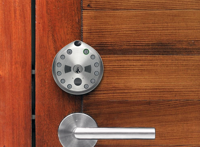 the gate smart lock, cameraequipped to watch the home