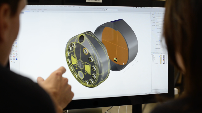 the gate smart lock, camera-equipped to watch the home