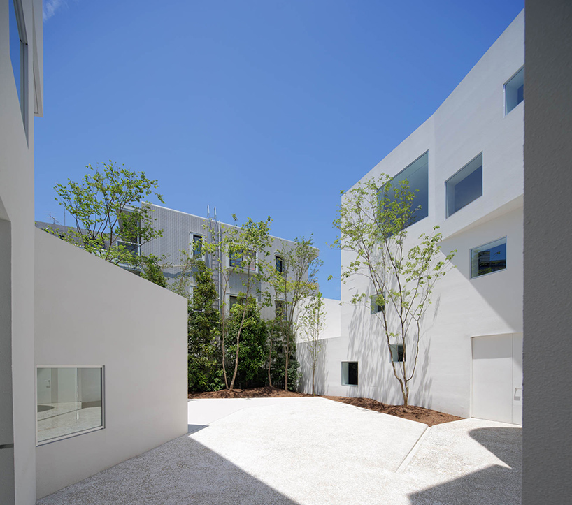 hiroyuki-arima-urban-fourth-angle-house-fukuoka-japan-designboom-02