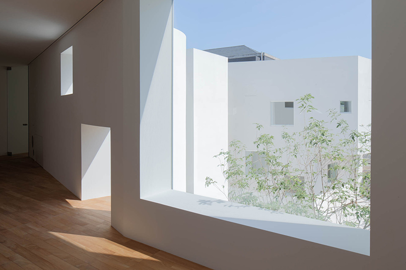 hiroyuki-arima-urban-fourth-angle-house-fukuoka-japan-designboom-02