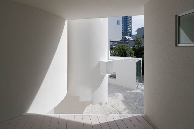 hiroyuki-arima-urban-fourth-angle-house-fukuoka-japan-designboom-02
