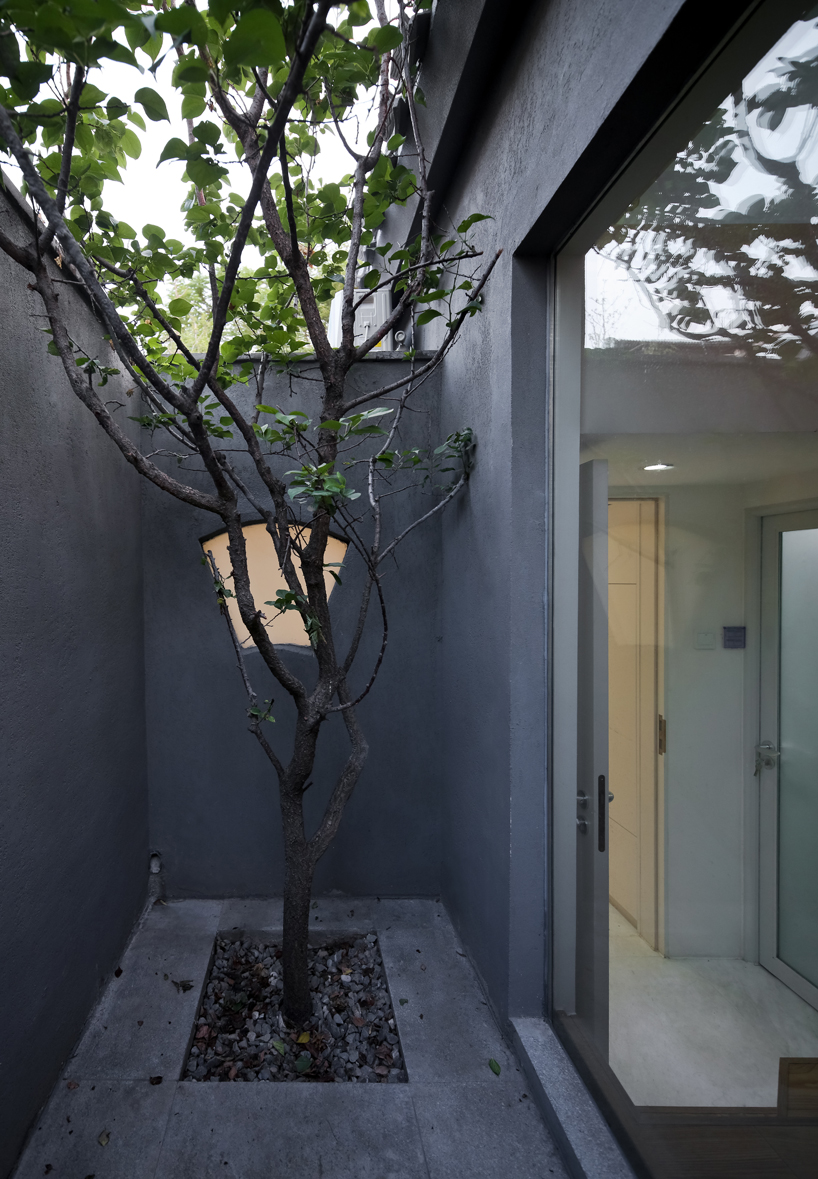 tao trace architecture office split courtyard house beijing design week designboom