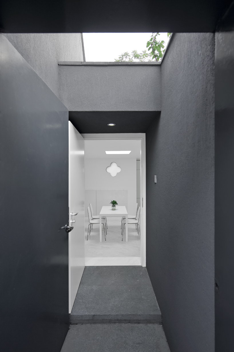 tao trace architecture office split courtyard house beijing design week designboom