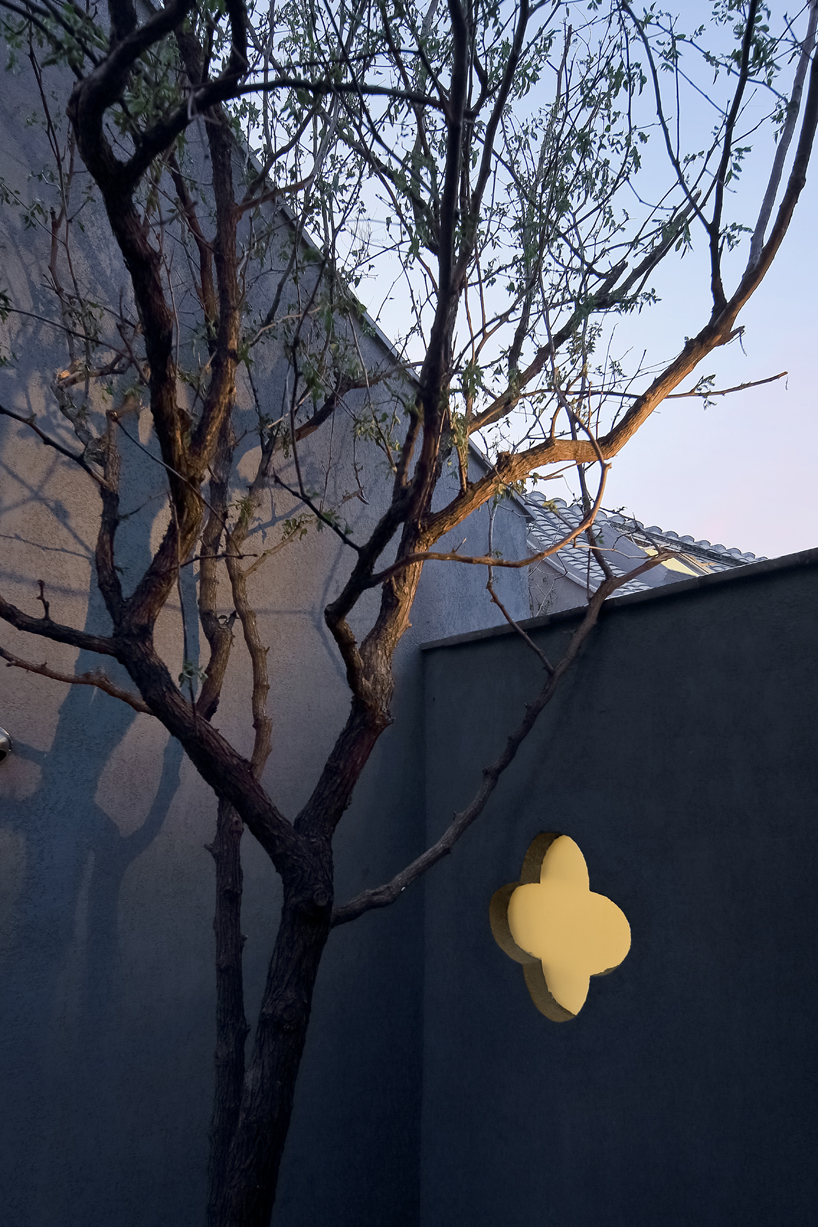 tao trace architecture office split courtyard house beijing design week designboom