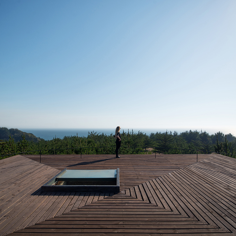 pezo-von-ellrichshausen-nida-house-navidad-chile-designboom-02