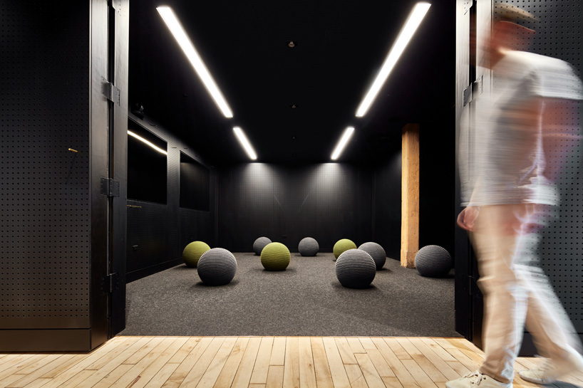 those-architects-ansarada-office-chicago-designboom-05