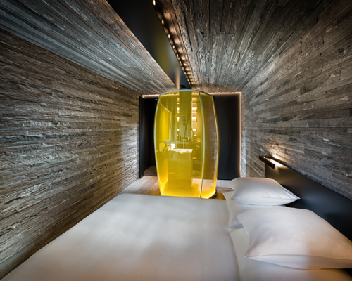thom mayne adds guest rooms and entrance pavilion to 7132 hotel in switzerland