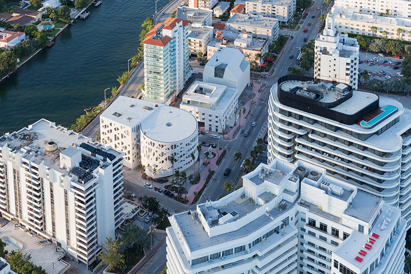 oma-faena-district-forum-bazaar-park-miami-beach-rem-koolhaas-designboom-02