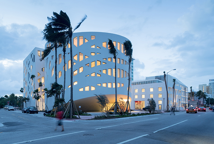 oma-faena-district-forum-bazaar-park-miami-beach-rem-koolhaas-designboom-02