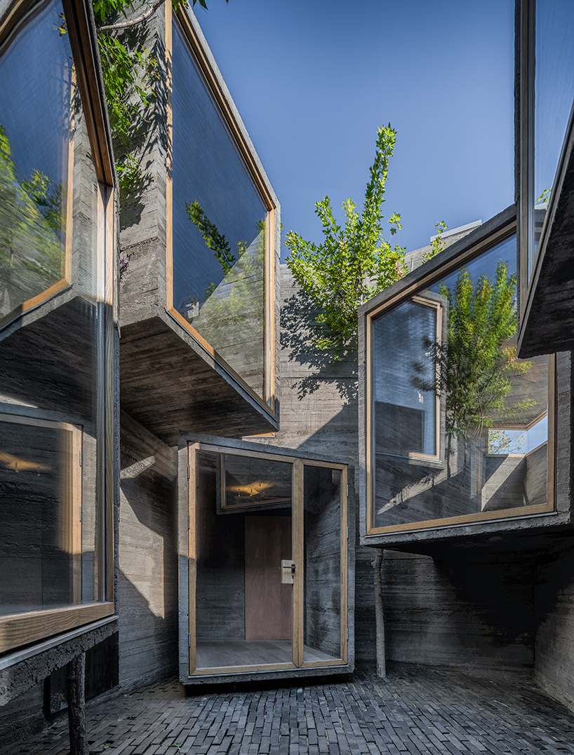 zao-standardarchitecture-micro-hutong-hostel-beijing-designboom-02