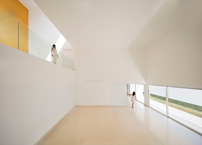 alberto-campo-baeza-domus-aurea-la-casa-del-sorteo-del-tex-de-monterrey-mexico-designboom-02