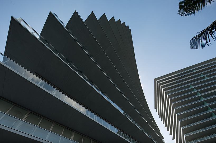 big-grove-at-grand-bay-twisting-towers-miami-bjarke-ingels-group-coconut-grove-designboom-02