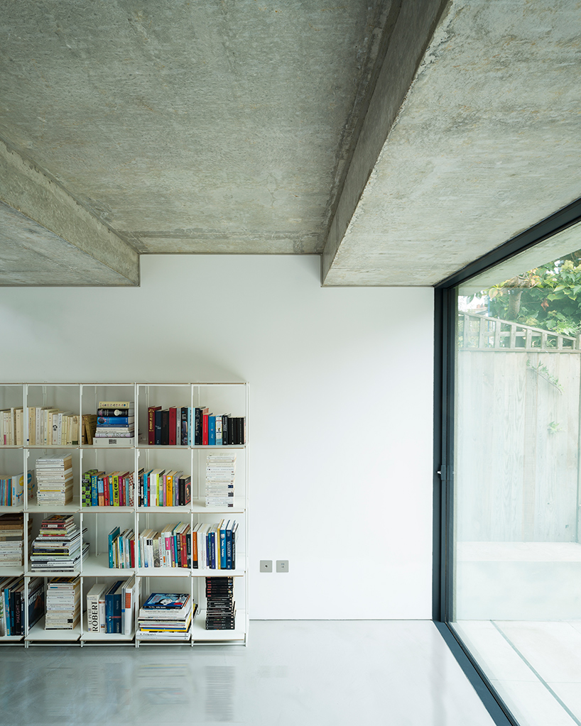 bureau-de-change-architects-slab-house-london-designboom-03