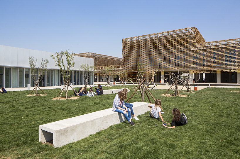 jacques-ferrier-the-french-international-school-of-beijing-china-designboom-02