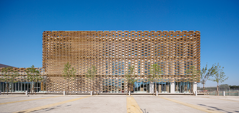 jacques-ferrier-the-french-international-school-of-beijing-china-designboom-02