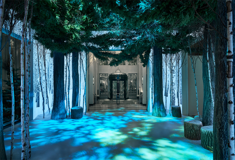 jony-ive-marc-newson-claridges-christmas-tree-2016-designboom1800art