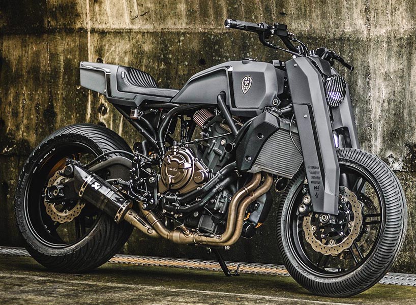 rough crafts onyx blade motorcycle is striking and stealthy