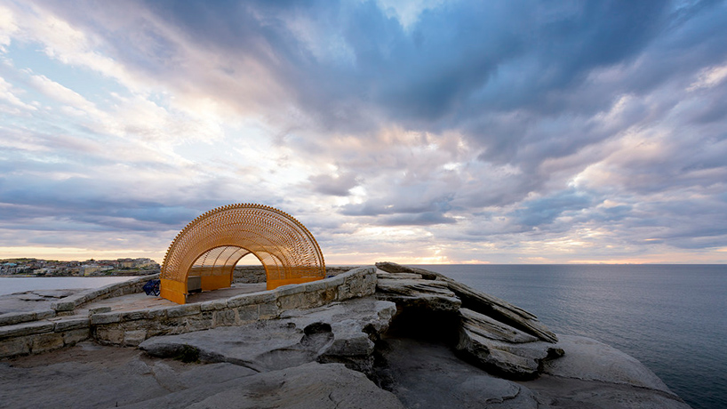 nicole-larkin-dynamics-in-impermanence-sculpture-by-the-sea-designboom-02