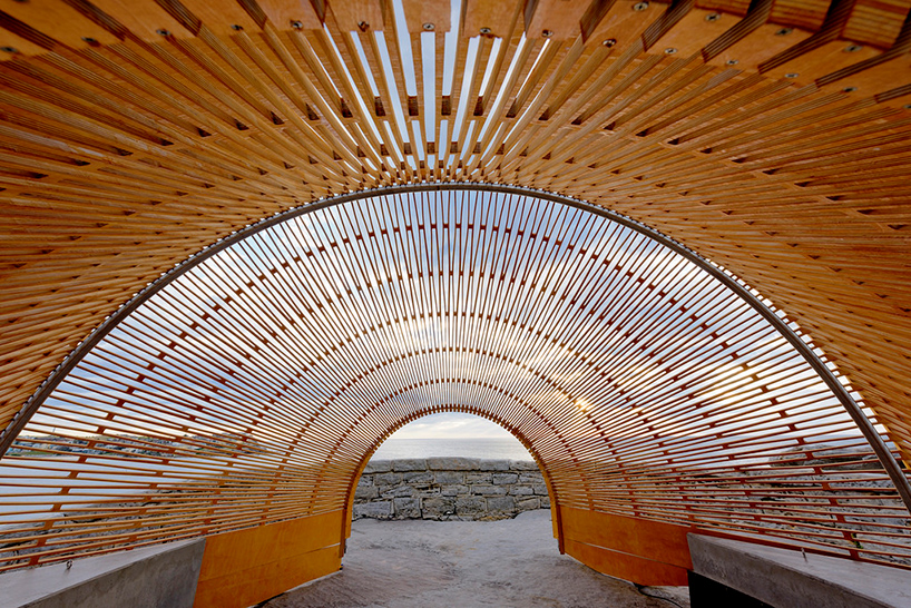nicole-larkin-dynamics-in-impermanence-sculpture-by-the-sea-designboom-017