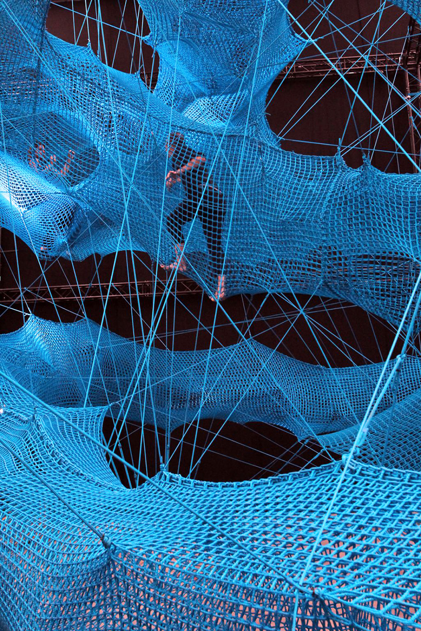 numen-for-use-tube-cologne-designboom-02