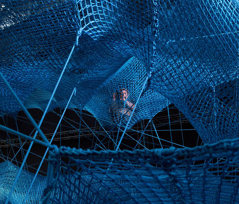 numen-for-use-tube-cologne-designboom-02