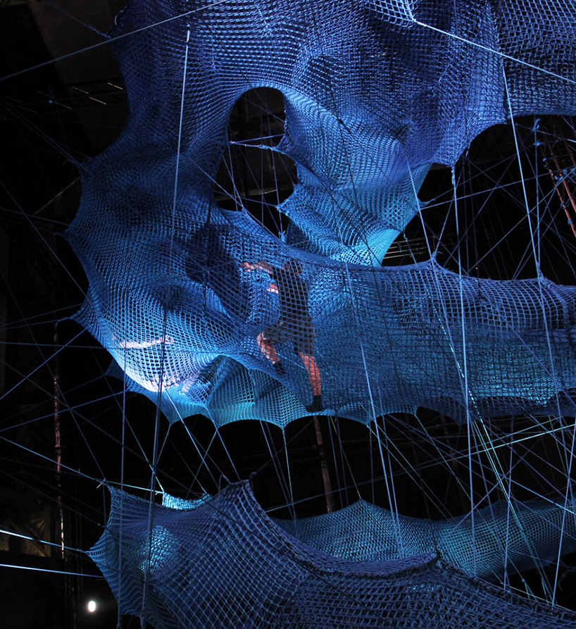 numen-for-use-tube-cologne-designboom-02