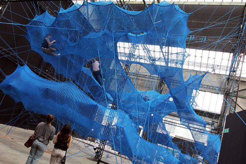 numen-for-use-tube-cologne-designboom-02