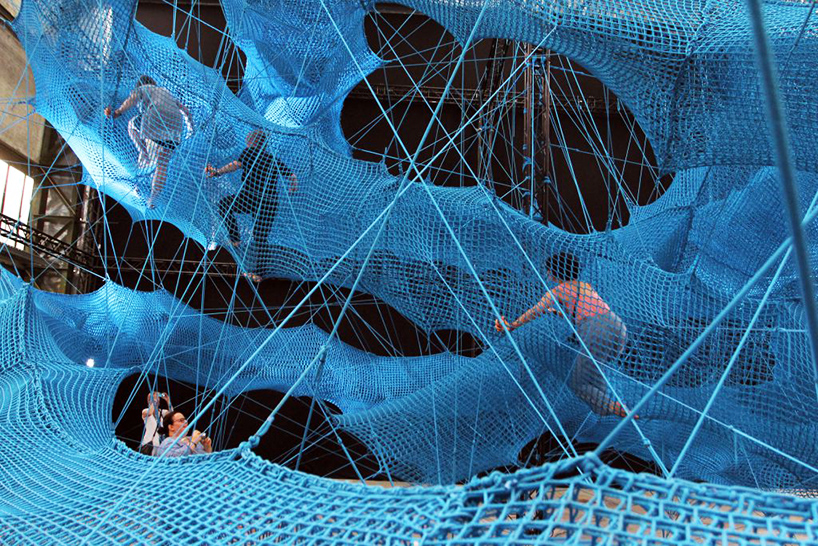 numen-for-use-tube-cologne-designboom-02
