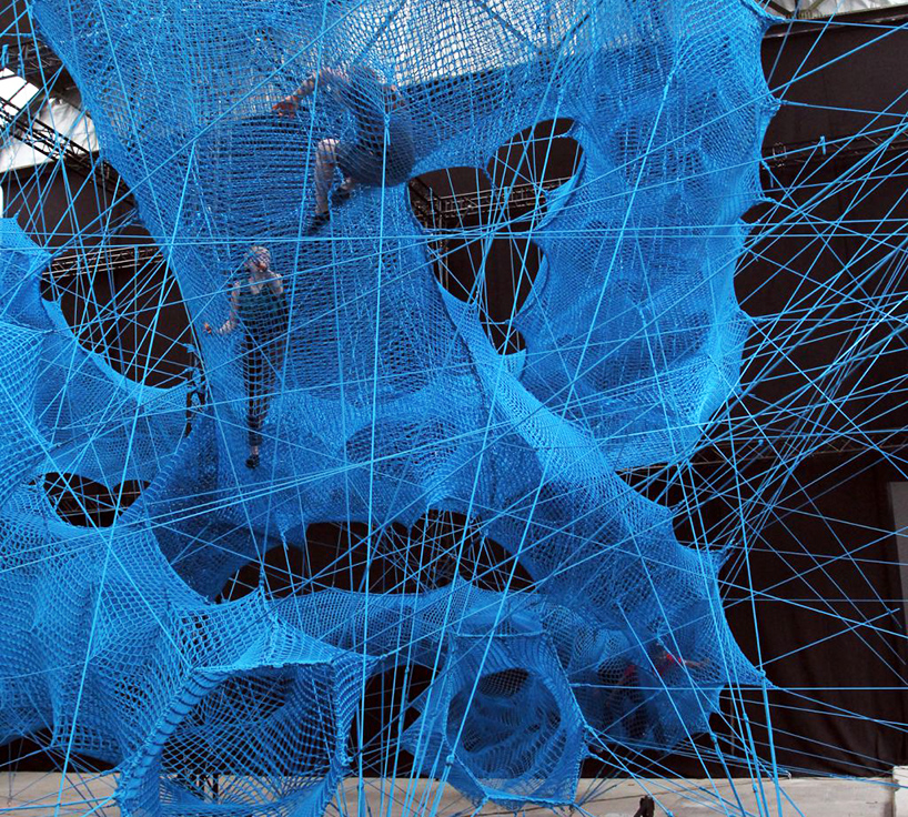 numen-for-use-tube-cologne-designboom-02