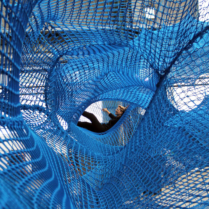 numen-for-use-tube-cologne-designboom-02