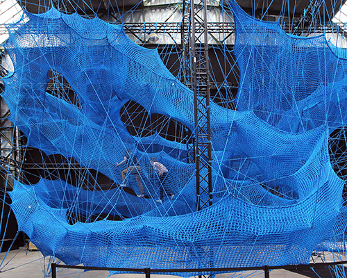 numen/for use constructs an inhabitable, centipede-shaped 'tube' in cologne