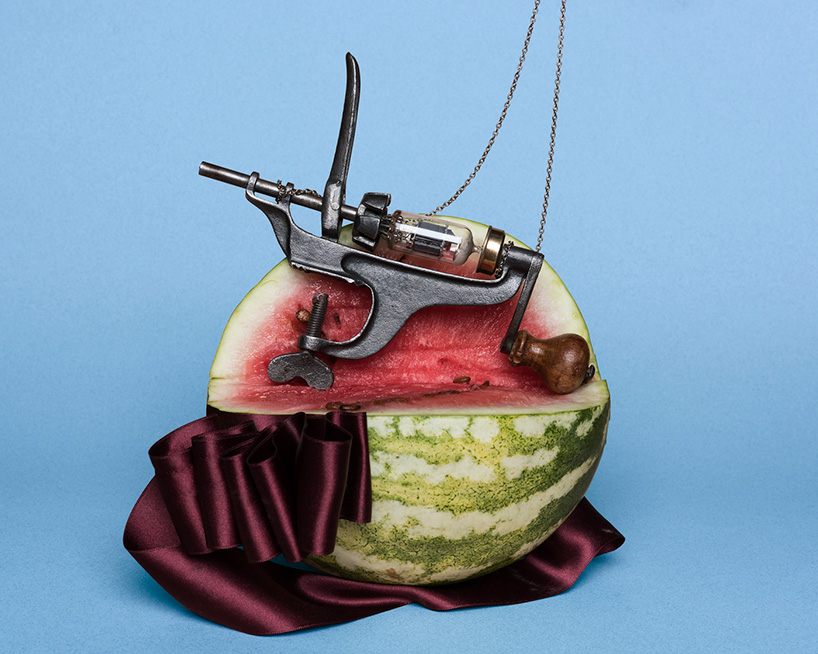 remedios-vincent-feeas-emperors-new-clothes-designboom-04