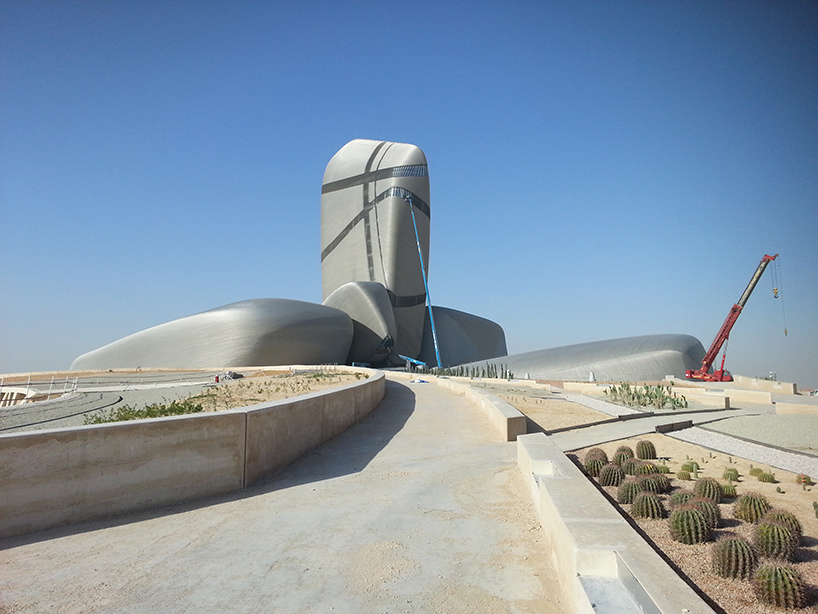 snohetta-king-abdulaziz-centre-for-world-culture-dhahran-saudi-arabia-designboom-02