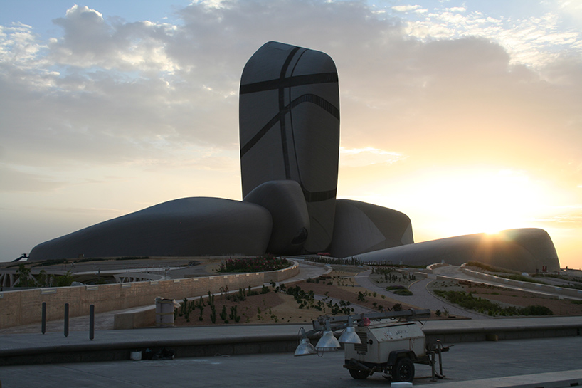 snohetta-king-abdulaziz-centre-for-world-culture-dhahran-saudi-arabia-designboom-02
