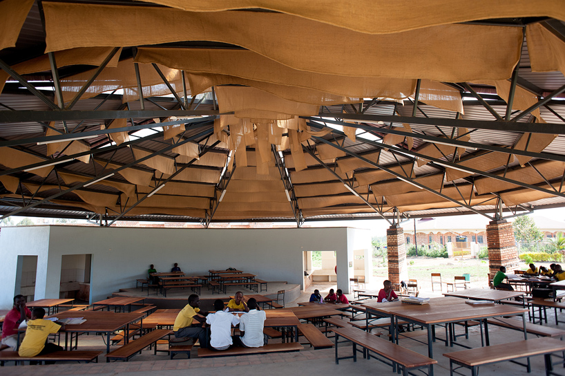 studio-fh-architects-multipurpose-hall-at-st-bernards-secondary-school-mannya-uganda-designboom-02