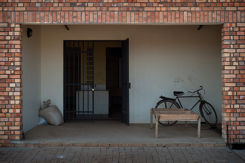 studio-fh-architects-multipurpose-hall-at-st-bernards-secondary-school-mannya-uganda-designboom-02