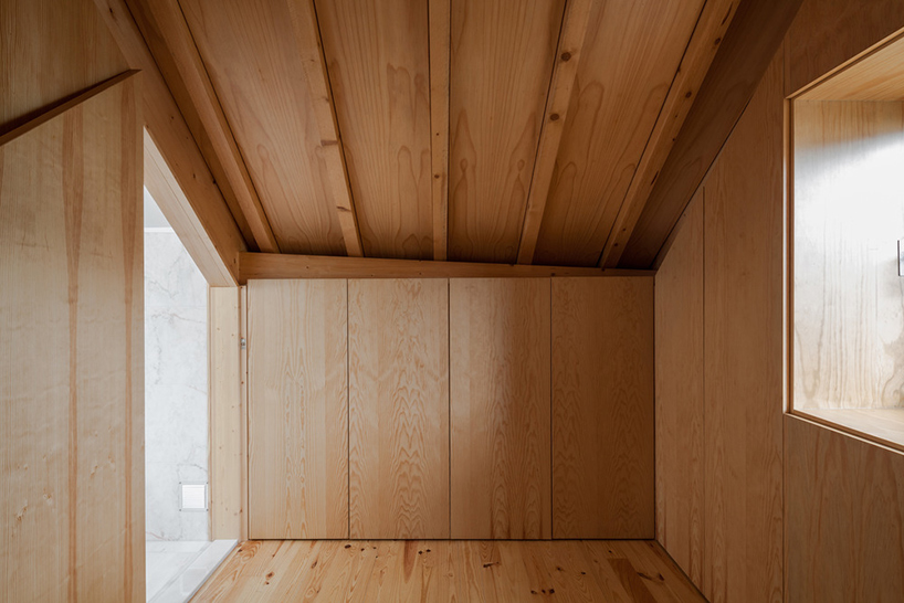 tiago-do-vale-architects-three-cusps-chalet-portugal-designboom-05