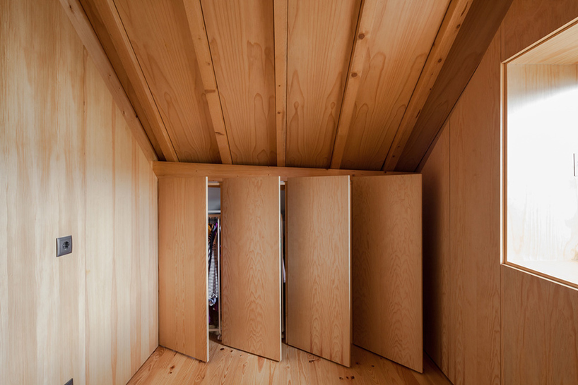 tiago-do-vale-architects-three-cusps-chalet-portugal-designboom-05