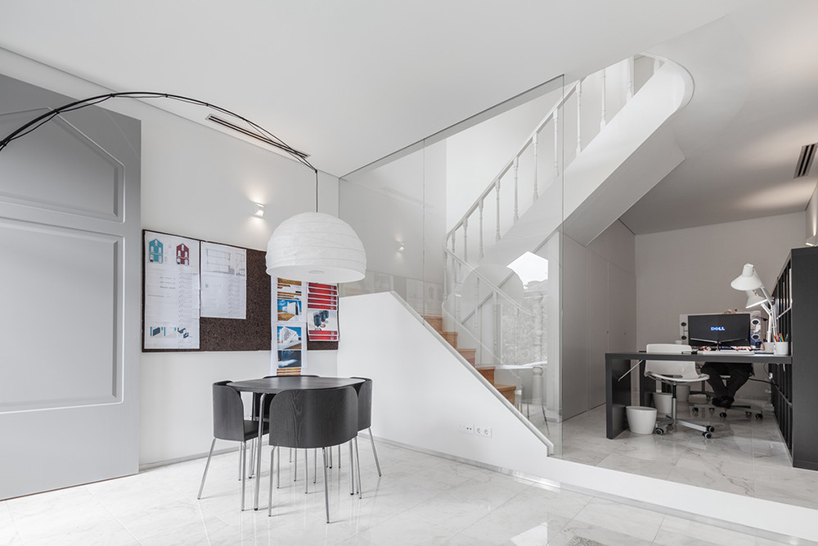 tiago-do-vale-architects-three-cusps-chalet-portugal-designboom-05