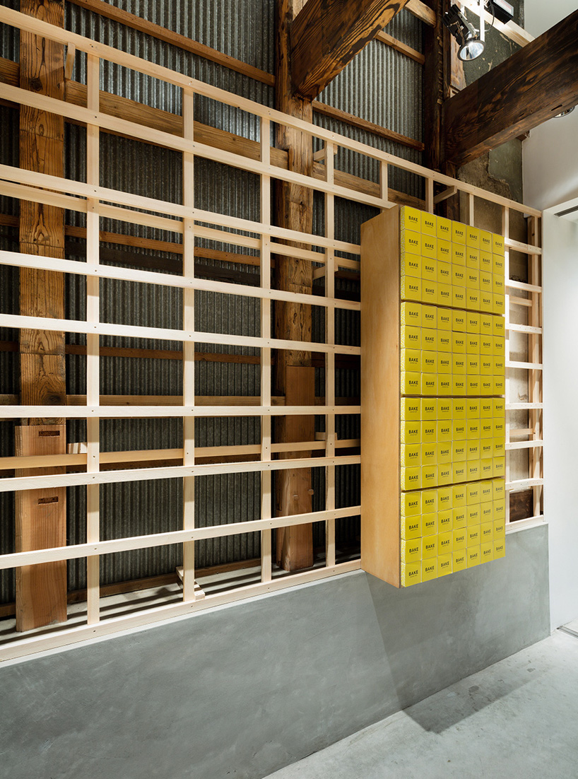 yuseke-seke-bake-cheest-tart-store-kyoto-designboom-03