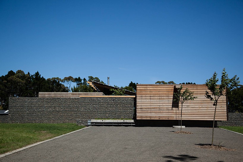 herbst-architects-bramasole-house-auckland-designboom-01
