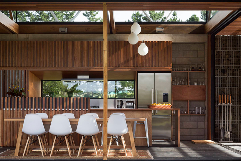 herbst-architects-bramasole-house-auckland-designboom-03