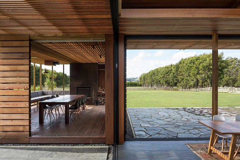 herbst-architects-bramasole-house-auckland-designboom-03