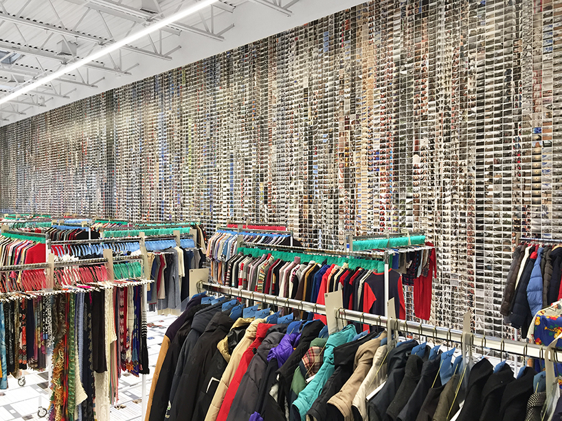 ai-weiwei-laundromat-refugees-jeffrey-deitch-new-york-designboom-01