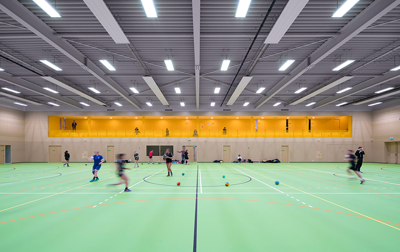 moederscheimmoonen-sportpark-schiedam-the-netherlands-designboom-01