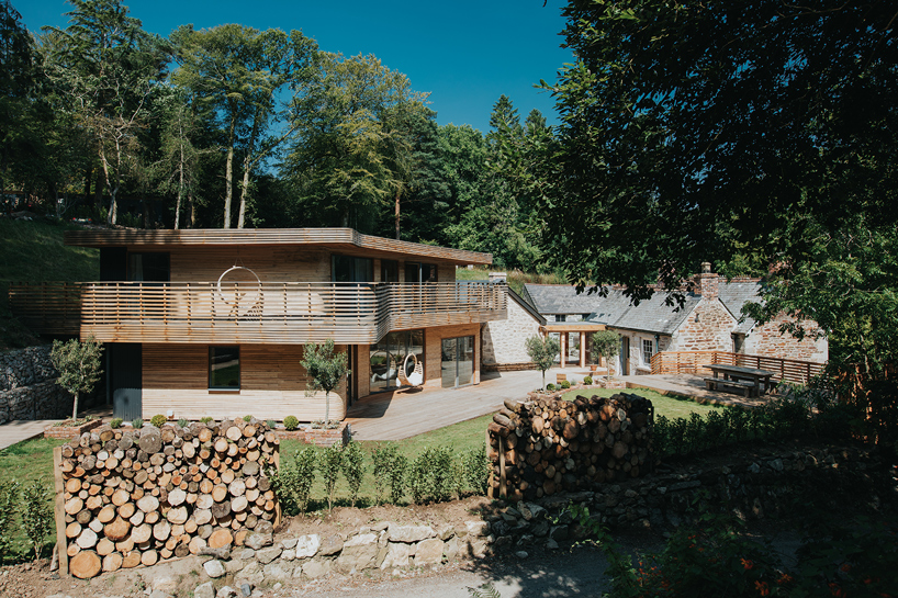 tom-raffield-steam-bent-wooden-home-cornwall-england-designboom-01