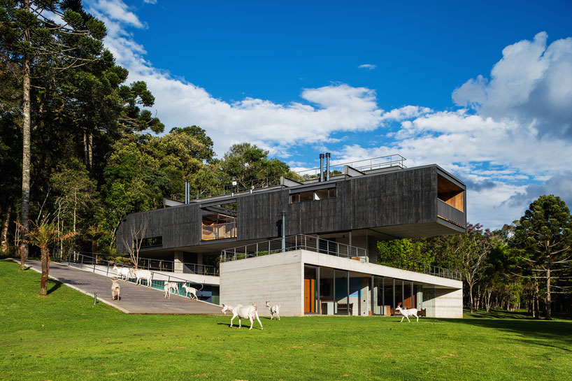 una-arquitetos-house-in-sao-bento-do-sapucai-brazil-designboom-01